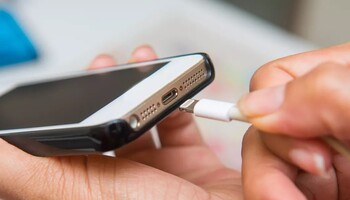 Почему телефон не заряжается от зарядного устройства